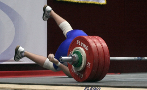 България стартира със сребро на европейското по вдигане на тежести при младежите