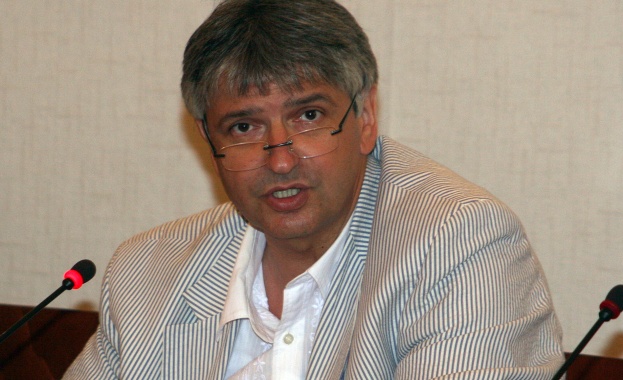 Един от пътниците в автомобила предизвикал катастрофата при която загина