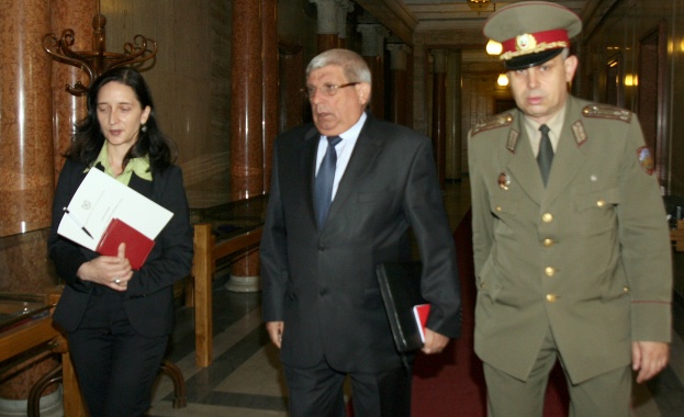 Аню Ангелов: Българската армия не е армия за разходка, експедиции и охрана 