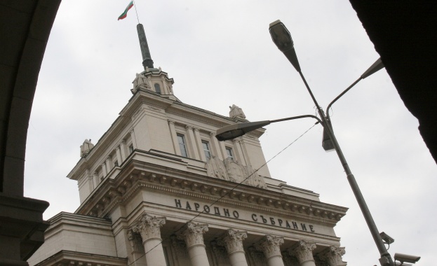 Още 300 000 лв. за местенето на Народното събрание в бившия Партиен дом 