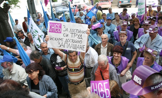 Изплащат заплатите на служителите от „Напоителни системи"