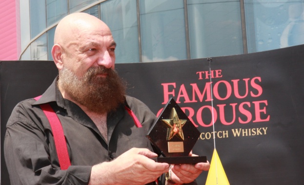 Астор празнува 70 години с магическо шоу