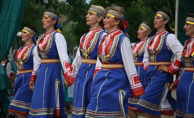 "Млади фолклорни таланти" с концерт по БНР