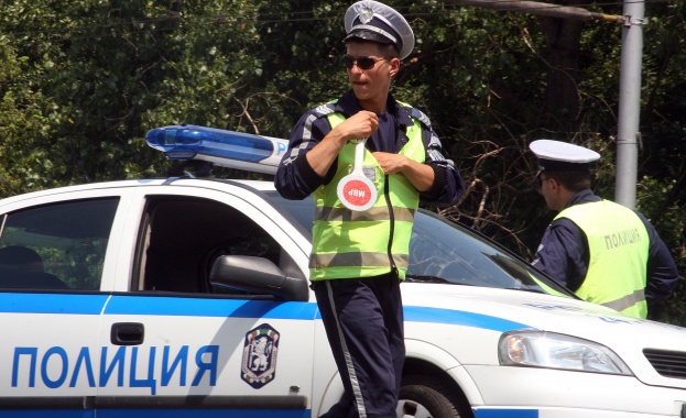 Задържаха шофьор, блъснал полицай в София  