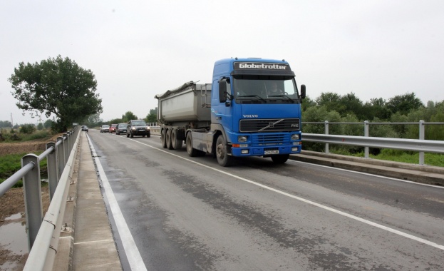 Пропадна 50 метра от настилката на „Костенски водопад"