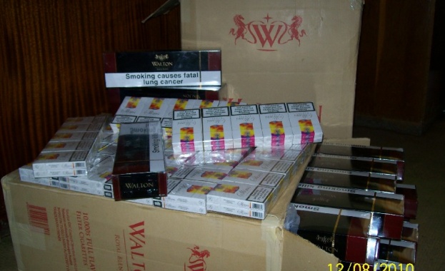 Продават контрабандни цигари на входа на болница