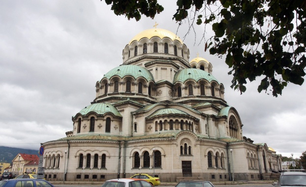 Забранява се паркирането на площад „Св. Александър Невски”
