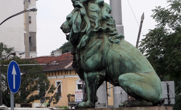 Студенти блокираха движението при Лъвов мост 