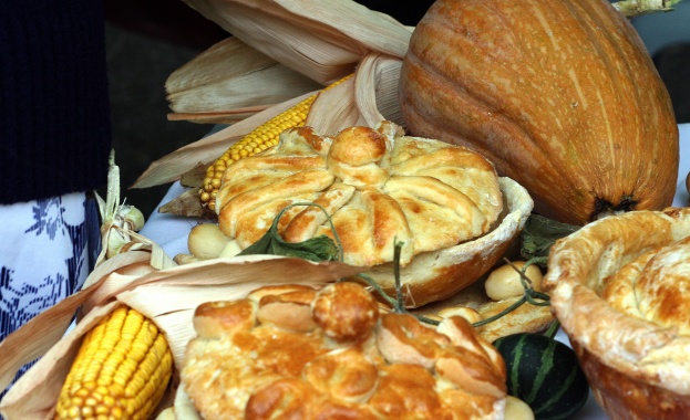 Празничната трапеза организира социалният аптронаж в Бургас