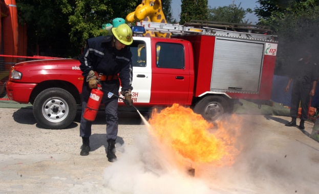 Един тон сено и селскостопанска постройка изгоряха в трънско село