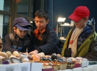 Днес,8 октомври,в Националния музей &quot;Земята и хората&quot; се проведе традиционната октомврийска изложба на минерали и скъпоценни камъни.  Участие  взеха над 40 фирми, занимаващи се с минерали и скъпоценни камъни, както и колекционери на минерали от 