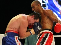 Снощи, в зала 1 на НДК се проведе сблъсъкът на титаните в ММА.