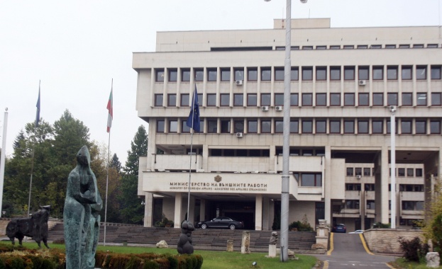 МВнР: Българските консулски служби в Русия не са преустановили прием на документи