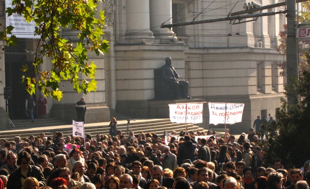 Студенти: Не на по-високите такси  