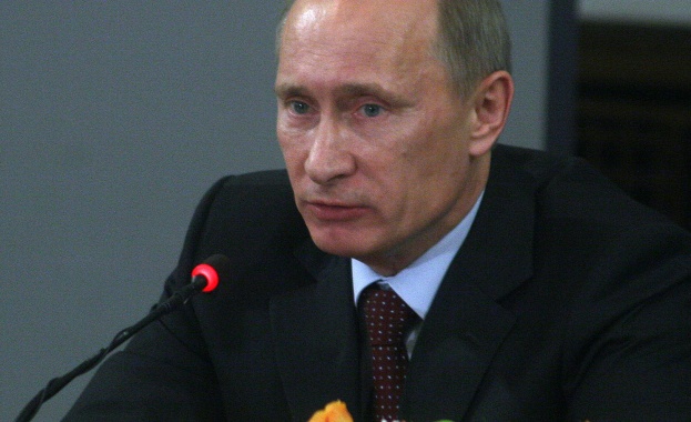 Путин тормозел жена си и имал безброй любовници