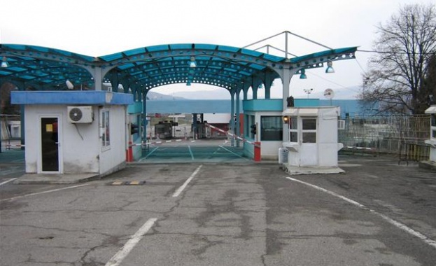 Митничарите спряха трима тираджии, недекларирали суми над 10 хил. евро  