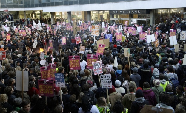 Полицията не пусна протестиращите до Лондонската фондова борса  