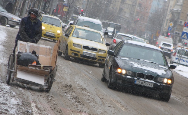 Колони от автомобили по границите с Гърция