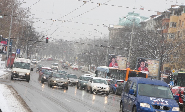 АПИ: Шофьорите да тръгват на път с автомобили,  подготвени за зимни условия
