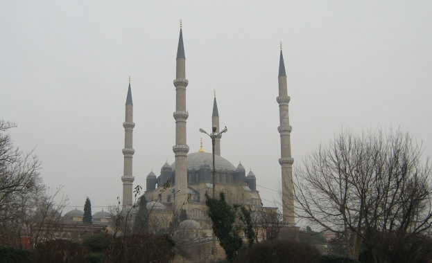 "Дневни аваз": Крах на споразумението за обединение на Ислямската общност в Сърбия