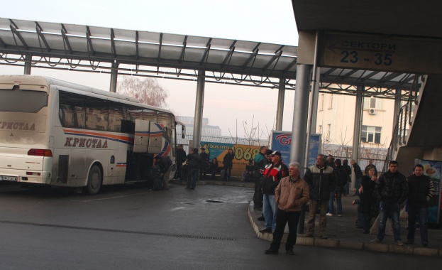 Масови проверки на автобуси и таксита 