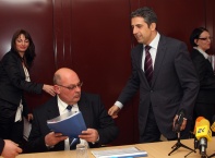 Днес,23 декември,в зала 701 на Агенция «Пътна инфраструктура» министърът на регионалното развитие и благоустройството Росен Плевнелиев проведе работна среща с ръководството на агенцията и Кризисния щаб за обезпечаване на зимното почистване на републиканск