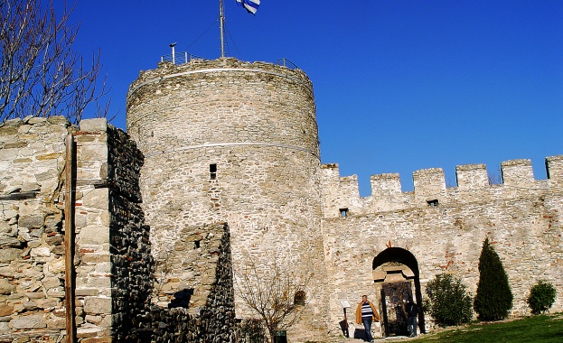 Гърците разграбиха книга с рецепти за "кризисни времена"