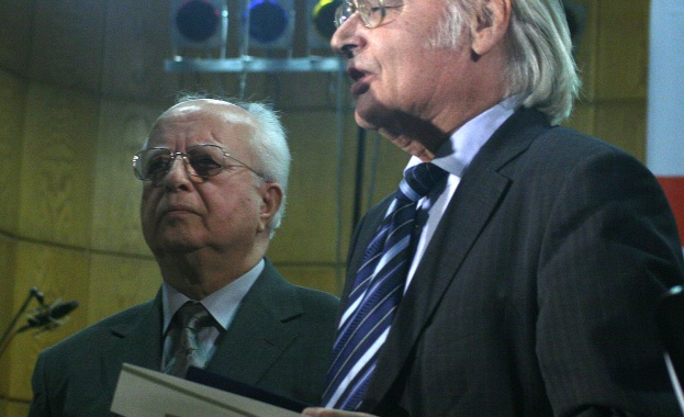 ПОМАК се изгаври с Антон Дончев и „Време разделно"