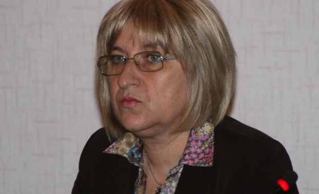 Цачева пред К2: Няма да предприема съдебни действия срещу скандална томболата, уронваща авторитета на НС