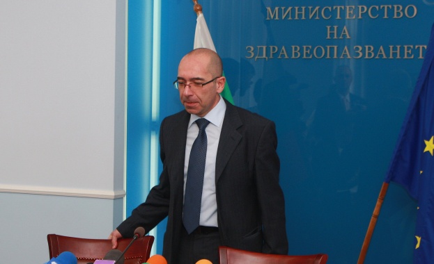 Управляващите гасят пожар с бензин в здравеопазването 