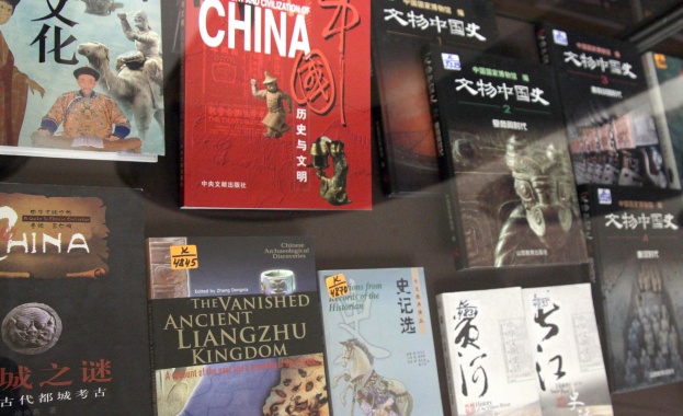 Млади автори правят писателски клуб