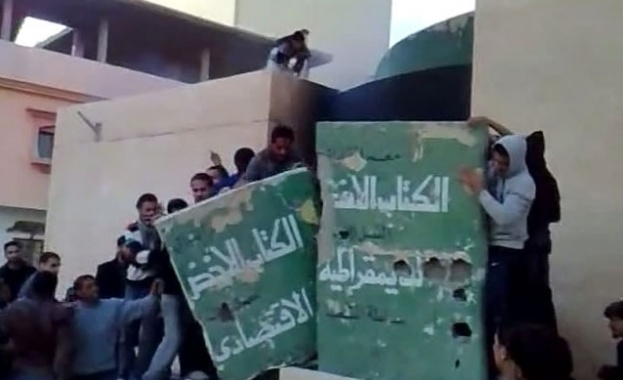 Цивилното население масово напуска от Сирт