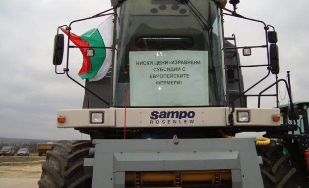 100 машини блокираха "Дунав мост"