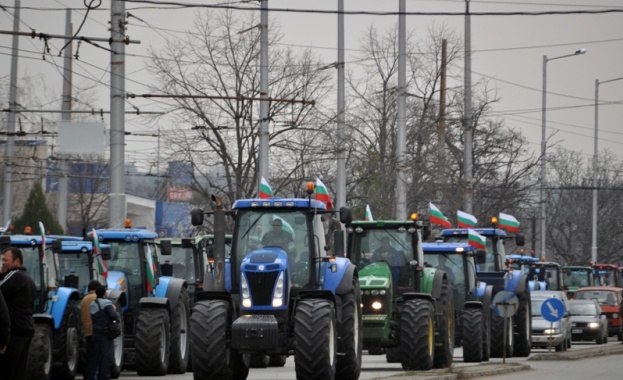 Протестът на земеделците променя движението в София 