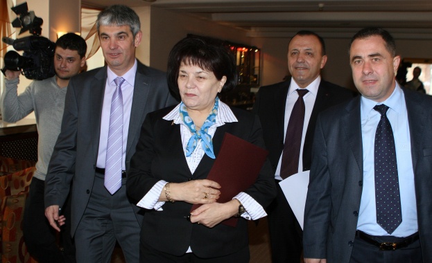 Учителите от Дупница готвят протест