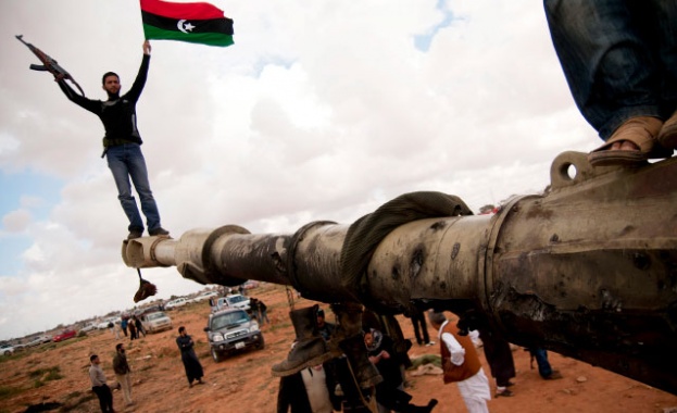 ЕС частично отмени забраната за доставка на оръжие за Либия 
