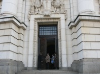 Днес,4 април,сградата на Ректората на Софийски университет „Св. Климент Охридски” беше затворена символично и  беше отворена отново символично след приемането на решението на Министерски съвет.