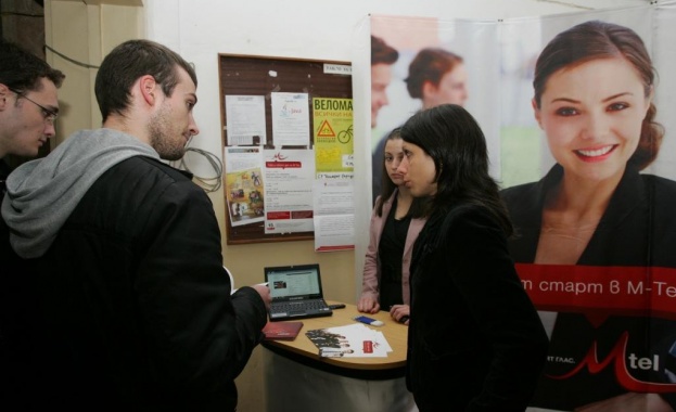 М-тел предлага коледен пакет услуги за дома от М-Тел на половин цена и изненада – LCD телевизор