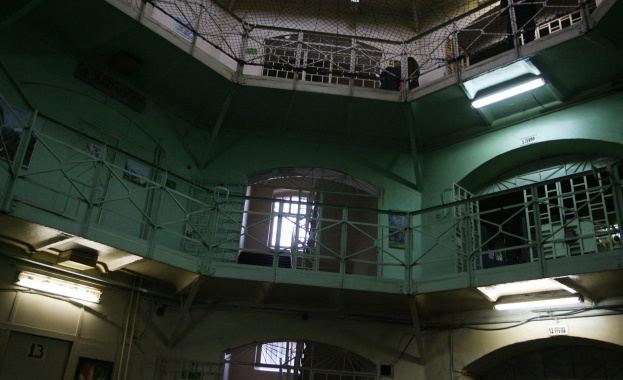 Четирима затворници избягаха и взеха двама заложници В Белгия