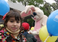 Пред Народния театър "Иван Вазов" започна графити хепънинг за пораснали деца "Изрисувай мечтите си за Европа и България!" върху умален макет на сградата "Луиз Вайс" на Европейския парламент в Страсбург.