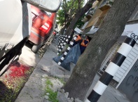 Откачен парапет на балкон е причинил инцидента с пострадалите на столичната улица "Неофит Рилски"