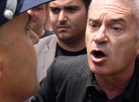 "Атака" предизвика масово сбиване пред джамията "Баня Башъ" 