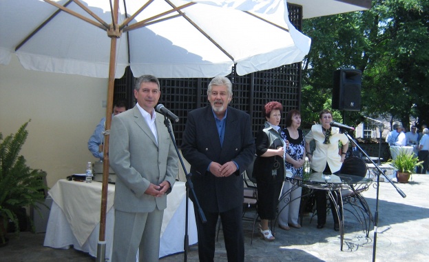 Ламбо раздава автографи в Интер@рт кафе ЛАМБО на Главната