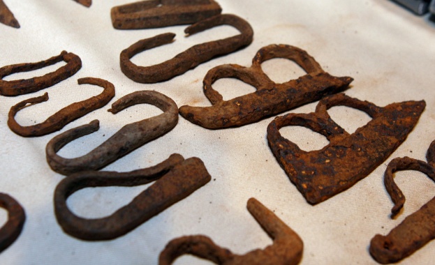 Разбиха иманярска група, конфискувани са множество антични предмети  