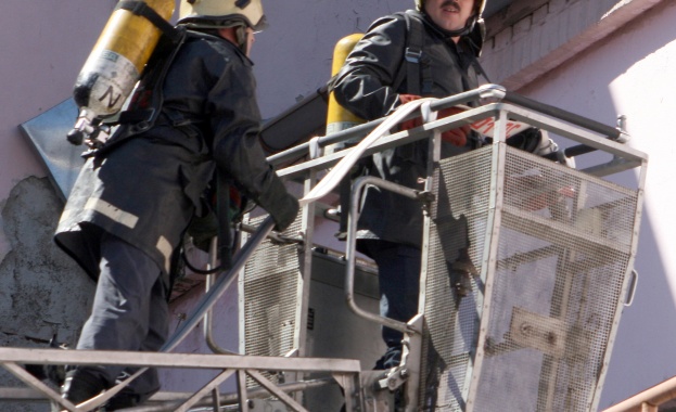 Овладян е пожарът в Ихтиман