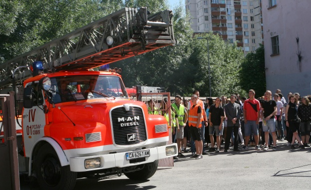 Пожар унищожи кола в Пловдив 