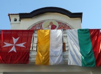 Днес,22 юни, в център „Бл. Папа Йоан XXIII", Симеон Сакскобургготски  беше гост на изложбата с архивна фотография „Царската сватба". Тя се организира от Лайънс клуб Асизи по повод 80-тата годишнина от венчавката на Цар Борис III и италианската п