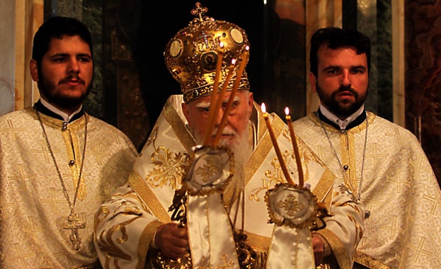 Патриарх Максим присъства на Светата литургия за Кръстов ден