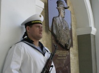 Барелеф на първия български адмирал, командвал военния флот, контраадмирал Иван Вариклечков, беше открит днес с военен ритуал пред Щаба на Военноморските сили във Варна.