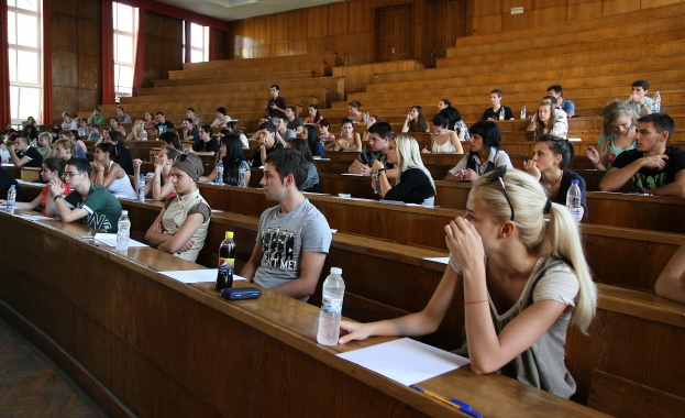 Живи вериги от студенти блокират Студентски град  